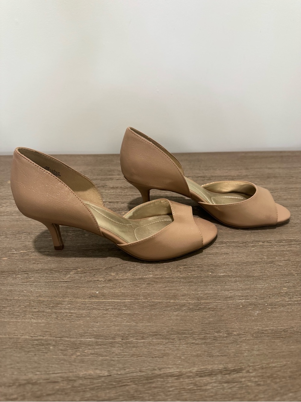 Bandolino Nude Open-Toe Mid Heel Pumps | Good Used Condition - Picture 2 of 7